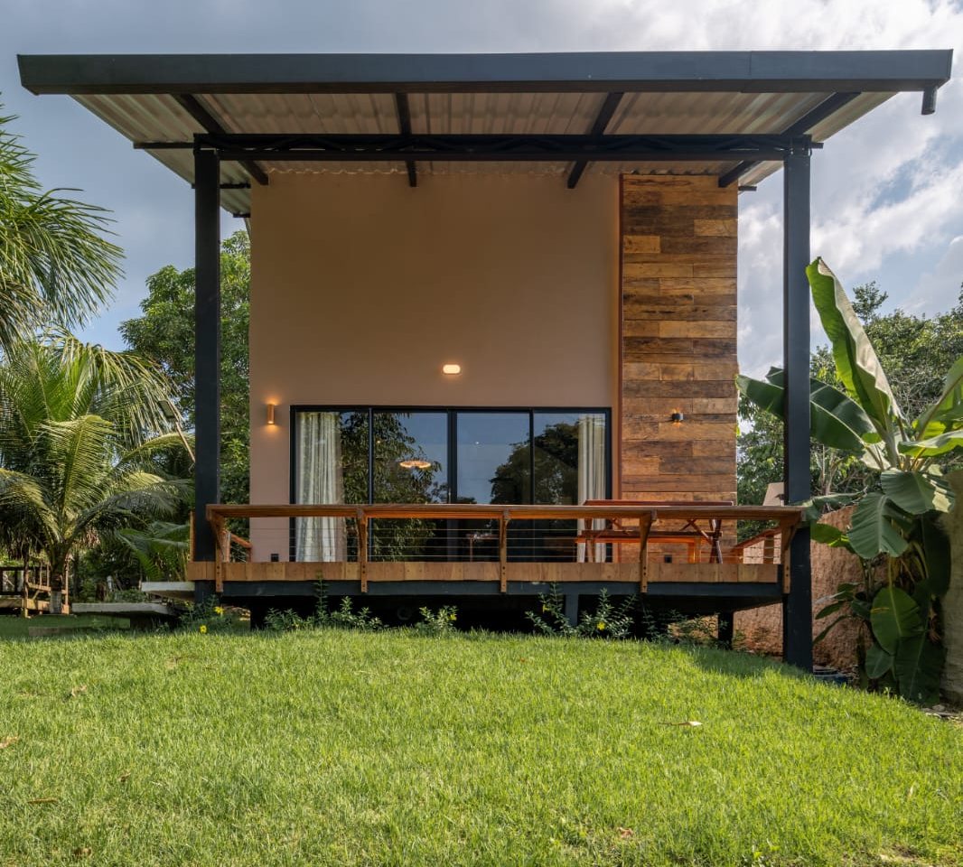 Fachada suspensa da Cabana Kanarô