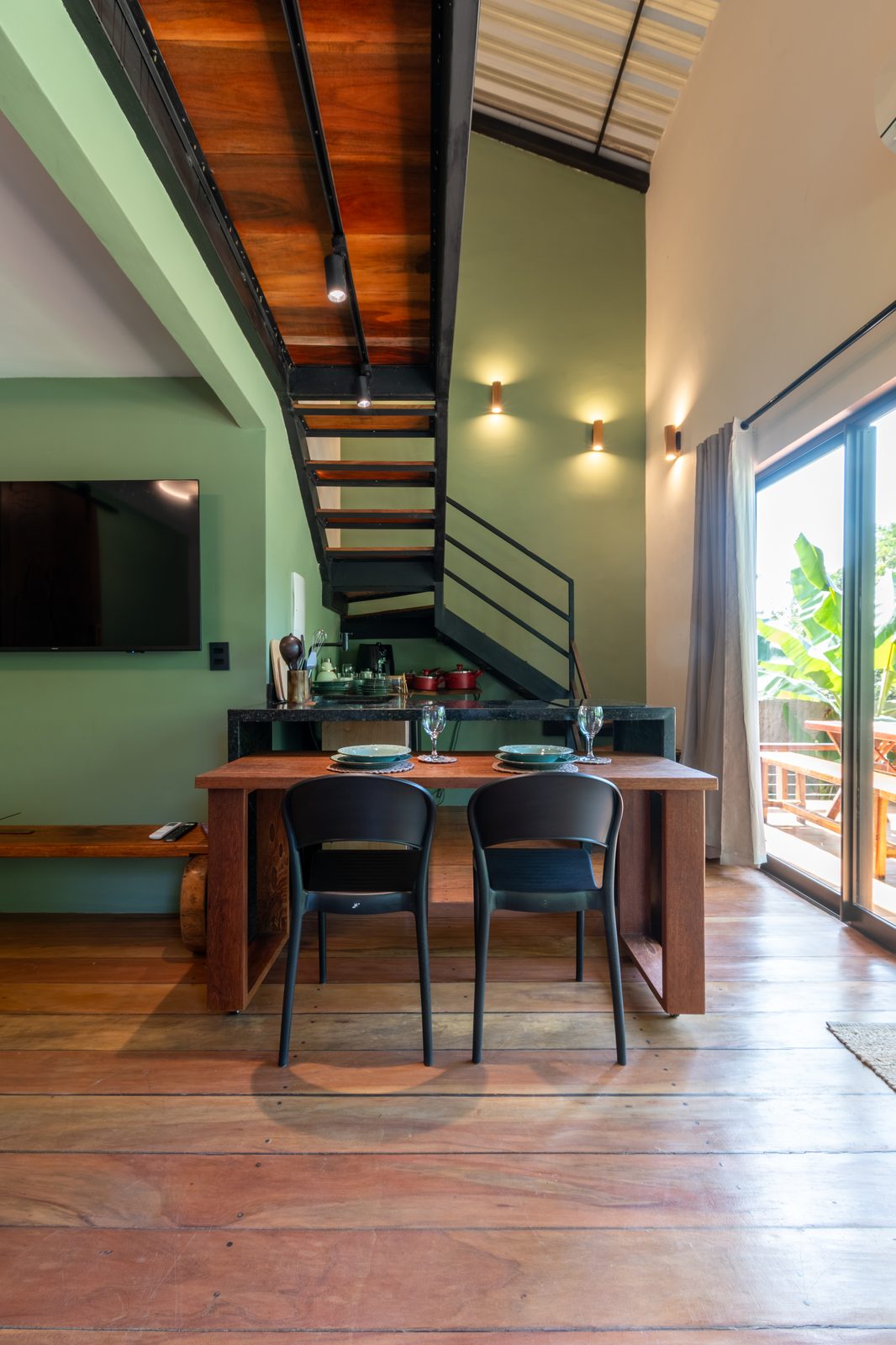 Interior de dois pavimentos da Cabana Kanarô