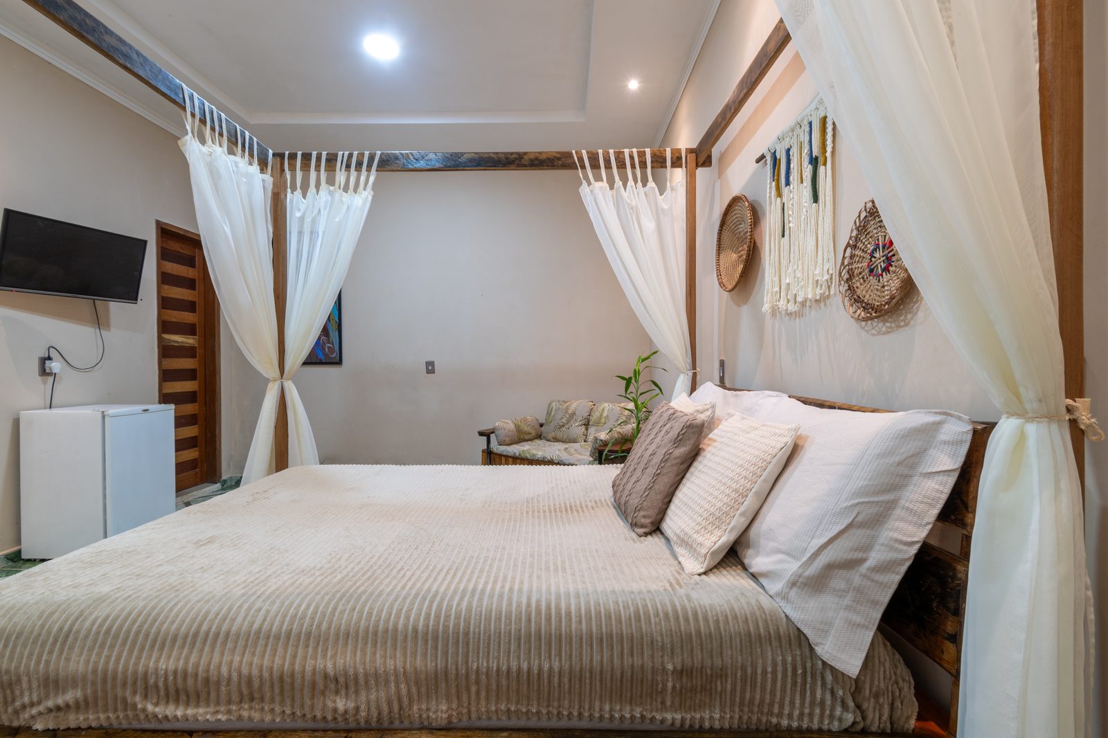 Cama com dossel de uma acomodação